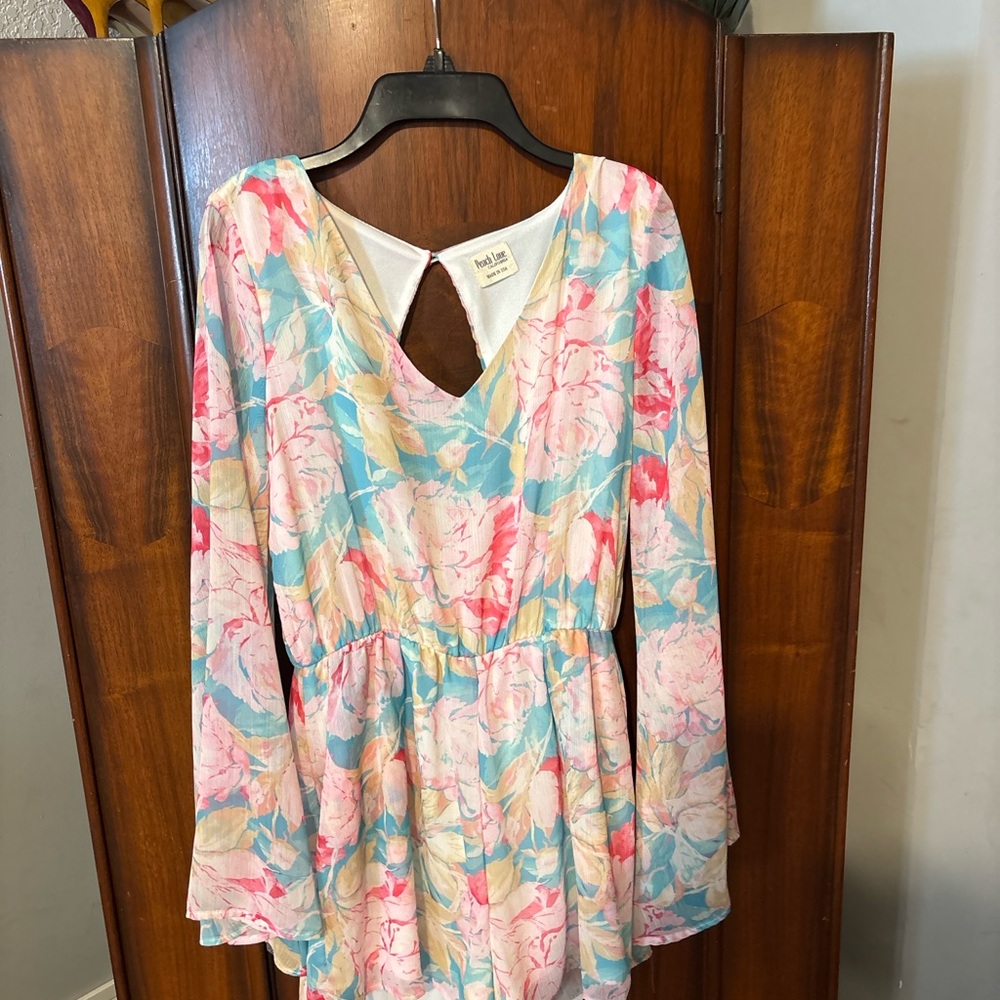Peach Love California  Floral V-Neck Long Sleeve shorts romper❤️